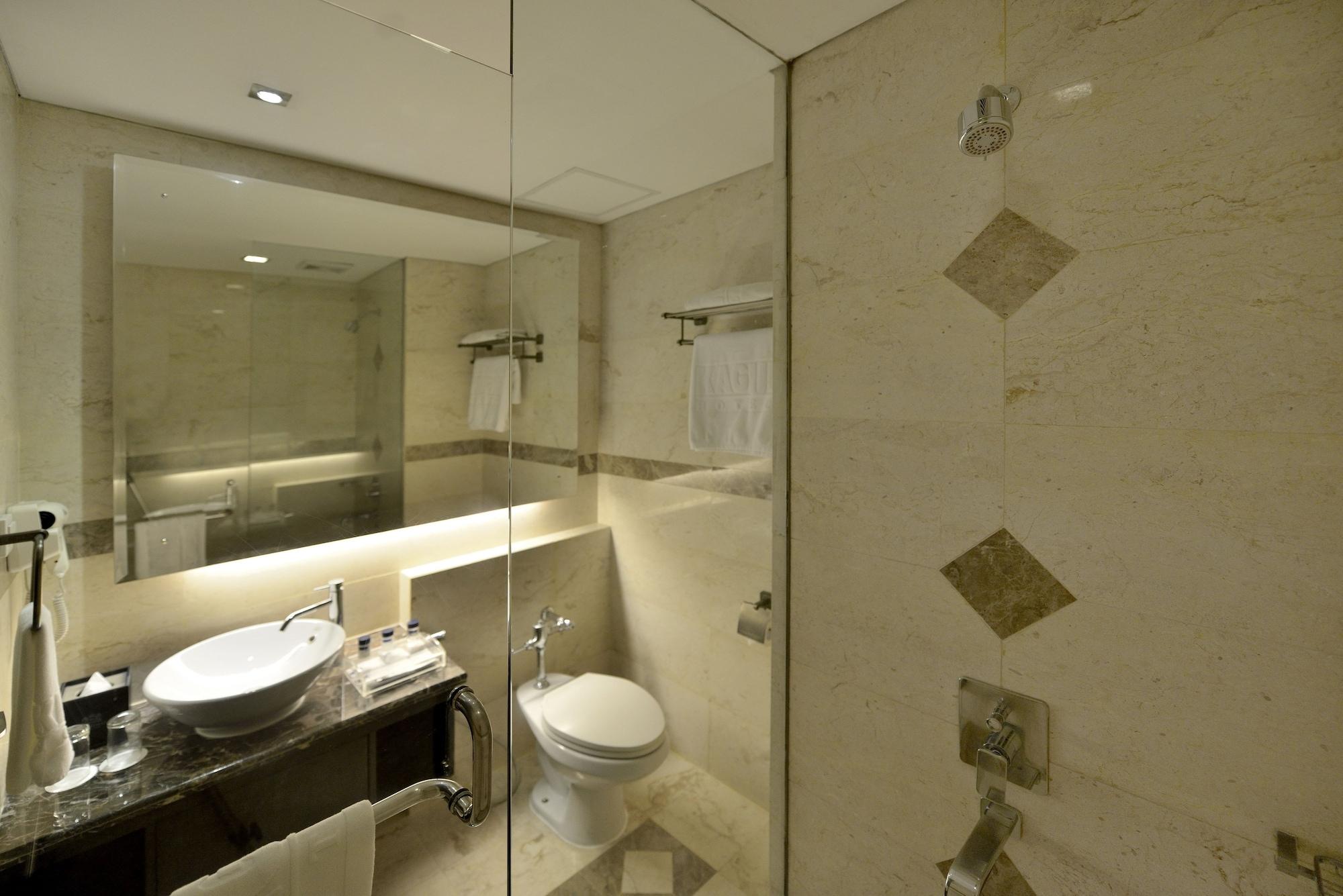 Gino Feruci Kebon Jati By Kagum Hotels Бандунг Экстерьер фото